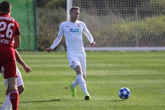 Zraněný Ekpai, mladý talent a zkušený středopolař. Plzeň zužuje kádr