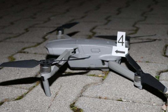 Vrtulník, který transportoval zraněnou osobu, ohrozil dronem. Hrozí mu až dva roky za mřížemi