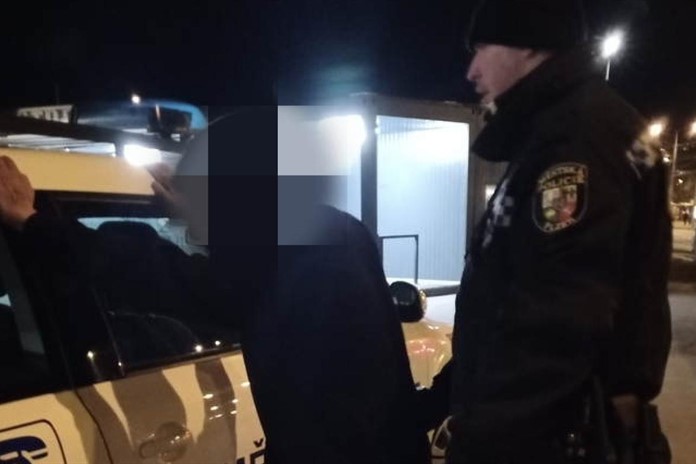 Celostátně hledaného útěkáře našli strážníci u Paluby Hamburk