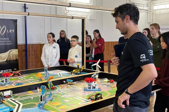 V národním finále FIRST Lego League budou bojovat i tři nejlepší týmy programátorů z Karlovarského kraje