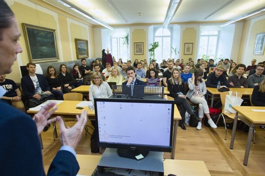 Fakulta filozofická ZČU se dnes připojí k protestním akcím. Chce upozornit na podfinancování vysokých škol