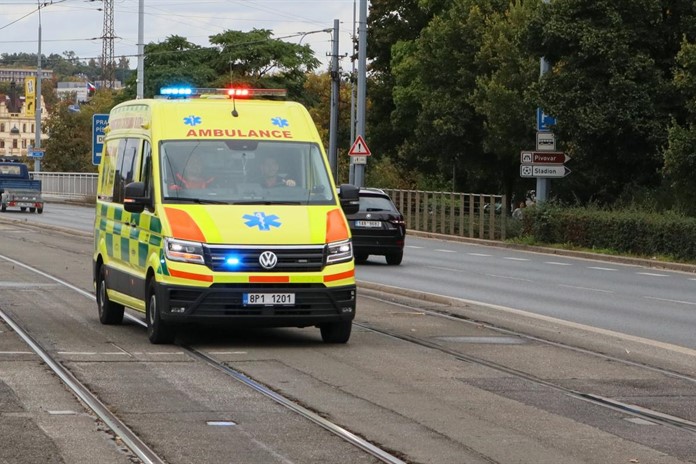 Na Slovanech srazila tramvaj chodkyni. Táhla ji za sebou stovky metrů!