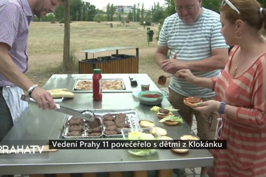 Vedení Prahy 11 povečeřelo s dětmi z Klokánku