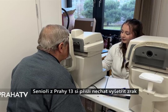 Senioři z Prahy 13 si přišli nechat vyšetřit zrak