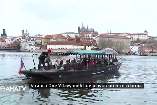 V rámci Dne Vltavy měli lidé plavbu po řece zdarma