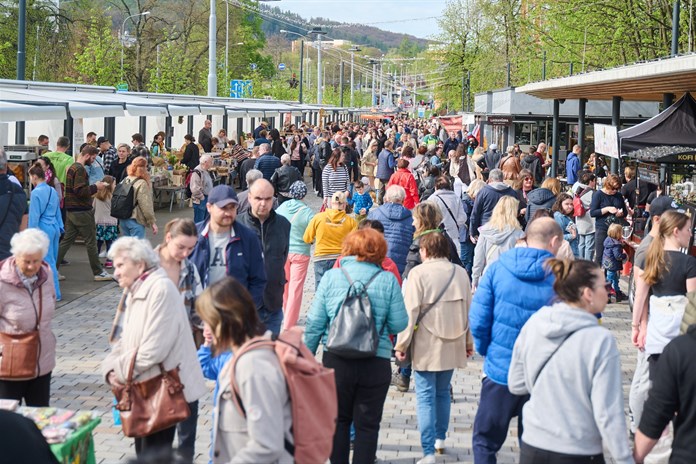 Tržiště Pod Kaštany ožilo. Zahájení sezony si nenechalo ujít přes dva tisíce lidí