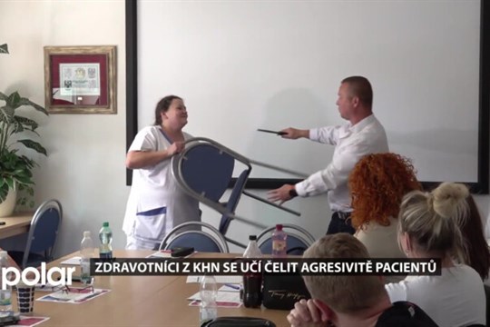Devadesát zdravotníků Karvinské hornické nemocnice se učilo  bránit proti agresi pacientů