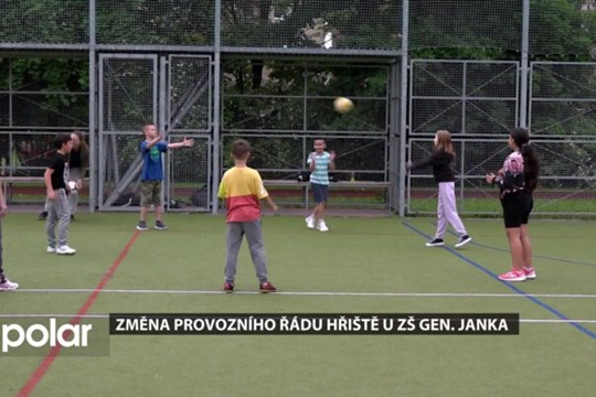 Na školním hřišti ZŠ Gen. Janka se díky novému provoznímu řádu vystřídají všechny děti