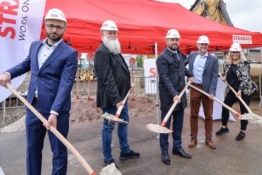 Plzeň začala stavět na Světovaru parkovací dům pro 433 aut za 198 milionů Kč