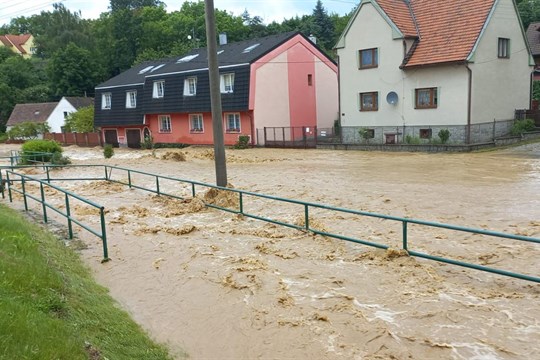 Obce na Plzeňsku postižené záplavami likvidují následky, zejména Štěnovice