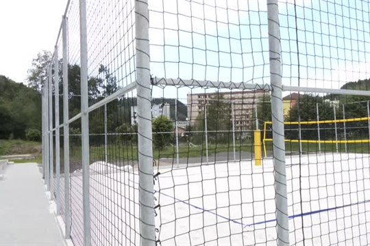 V Železném Brodě mají nové volejbalové hřiště