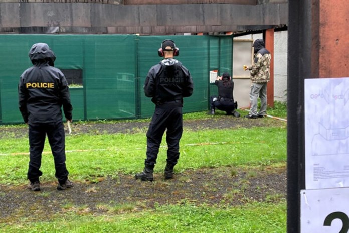 Moravskoslezští policisté soutěžili ve střelbě ze služební zbraně