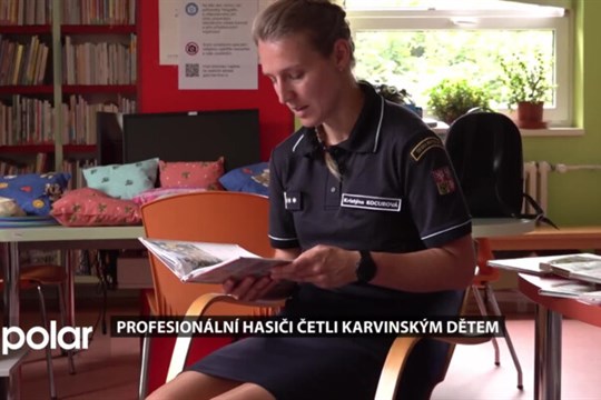 Profesionální hasiči četli karvinským dětem pohádky s hasičskou tématikou