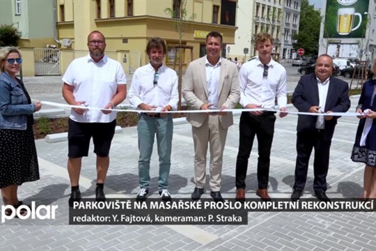 Parkoviště na Masařské v Opavě prošlo kompletní rekonstrukcí. Dočkalo se zeleně i plastiky