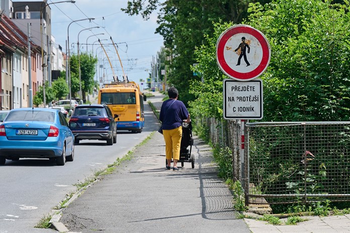 Přes most u Kudlovské přehrady projedete až do konce prázdnin pouze jednosměrně 