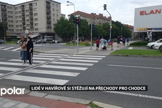 Jak správně přecházet přes přechod? Vstoupit na zelenou a dojít i na červenou