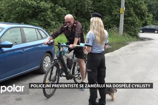 Policejní preventisté se v Karviné zaměřují na dospělé cyklisty. Doporučují jim přilbu