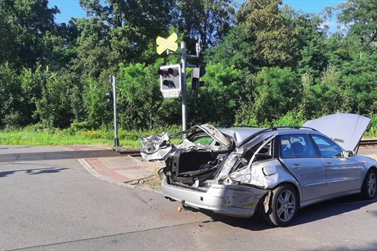 Srážka vlaku s autem ve Velké Bystřici