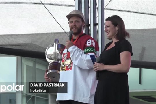 Zlatý David Pastrňák přivezl pohár do rodného Havířova a převzal si nejvyšší ocenění města