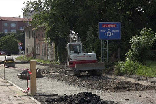 Opravu silnice v Litovli musí stihnout do září