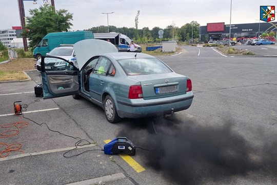 Policisté v Přerově kontrolovali emise, neprošlo devět z deseti aut