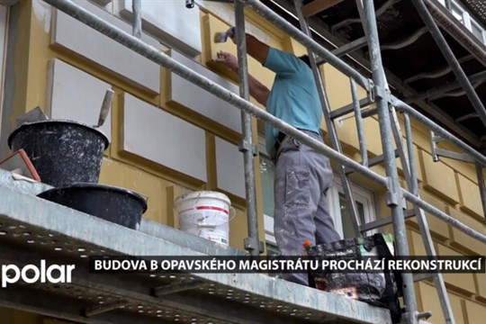 Budova B opavského magistrátu prochází rekonstrukcí. Ve špatném stavu je střecha a fasáda