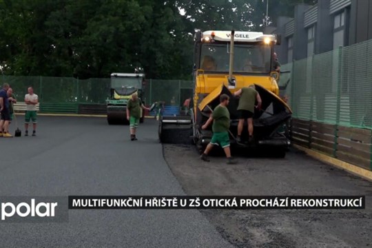 Multifunkční hřiště u ZŠ Otická v Opavě prochází rekonstrukcí