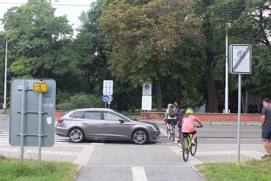 Policie hledá svědky dopravní nehody cyklisty s autem