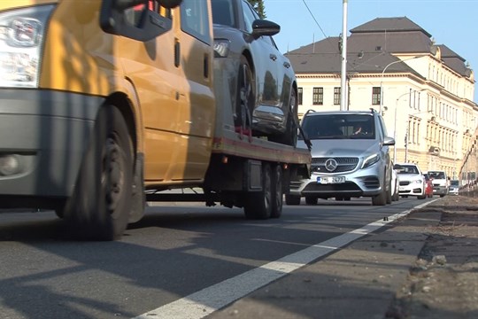 Uzavření Velkomoravské způsobilo špunt v centru i zpoždění MHD