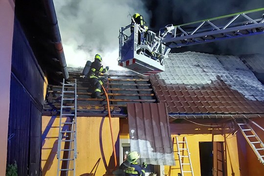 Požár rodinného domu v Sudkově poničil střechu i podkroví