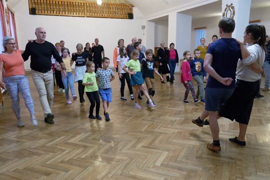 Škola lidových tanců přilákala zájemce až z Fryštáku u Zlína