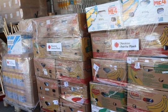 Diecézní charita Plzeň vypravila dodávku okamžité pomoci na Ostravsko. Díky darům veřejnosti