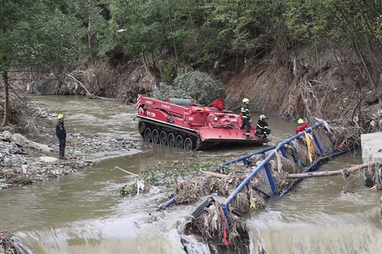 Vyprošťovací tank zprůchodnil koryto řeky Bělé