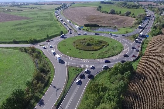 Nekončící debata! Kdo má přednost na olomouckém kruháči u Globusu?