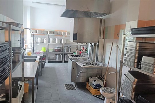 Studenti Střední průmyslové školy mají moderní jídelnu