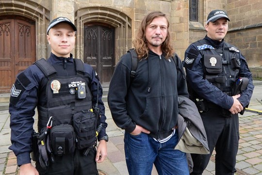Městská policie Plzeň má asistenta pro práci s bezdomovci, sám žil na ulici
