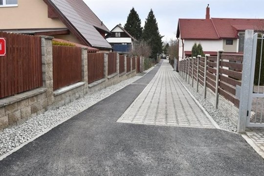 Silnice na Výsluní získala nový povrch
