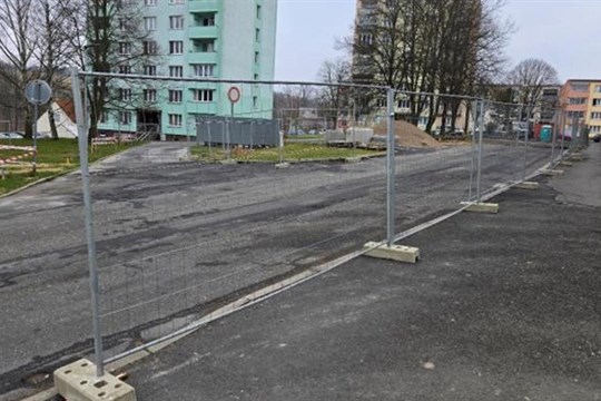 Rekonstrukce Lesní ulice v Chebu pokračuje, objížďka vede po nové komunikaci