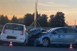 Čtyři zranění včetně dítěte po srážce dvou aut na Opavsku. Zasahoval i vrtulník