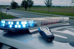Manželé policisté mimo službu zastavili na Opavsku opilého řidiče