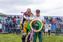 Slovácký okruh přilákal rekordní počet jezdců. Dařilo se domácím, pro favorita letěl vrtulník