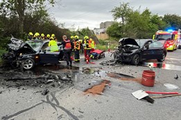 Opilý Polák na drogách nezvládl zatáčku, při večerní čelní srážce v Petřkovicích se zranilo 5 lidí
