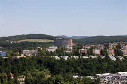 Centrální část sídliště Jižní Svahy se dočká zástavby. Město nyní chystá soutěž