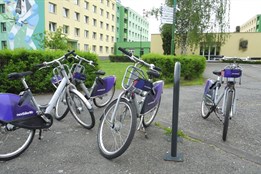 Sdílená kola jsou zpět. Olomouc spustila pilotní projekt s novým tarifem