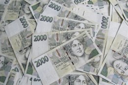 Zloději ukradli z nezamčeného vozidla téměř 54 tisíc korun. Užít si je nestihli