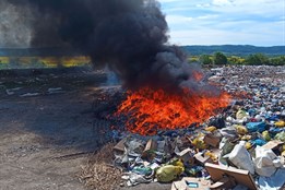 S požárem skládky odpadu ve Zdounkách bojovalo pět jednotek hasičů