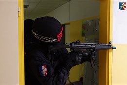 Policisté nacvičovali zásah proti ozbrojenému útočníkovi