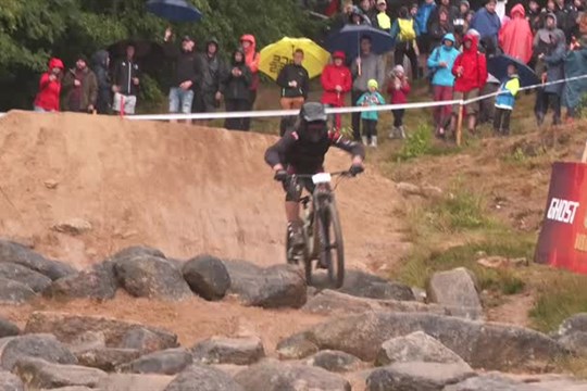 Závod JBC 4X se jel za extrémních podmínek