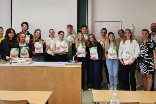 Z gymplu až na medicínu: Pilotní program v Karlovarském kraji pomáhá studentům plnit si sny