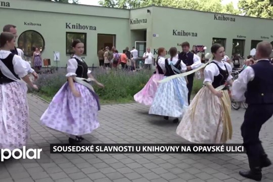 Prostor před knihovnou na Opavské ul. v Porubě oživily Sousedské slavnosti. Program byl bohatý